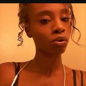 Meet your Posher, Dominique